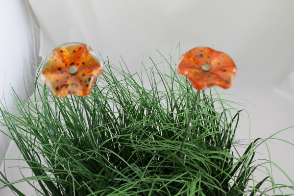 Glasblume mit Edelstahlstab