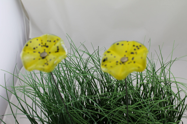 Glasblume mit Edelstahlstab